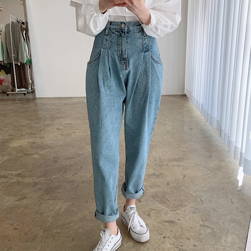 Calças Jeans de Cintura Alta com Corte Reto, Versáteis para o Verão, com Dois Bolsos, Efeito Emaecido, Pregas e Acabamento ...
