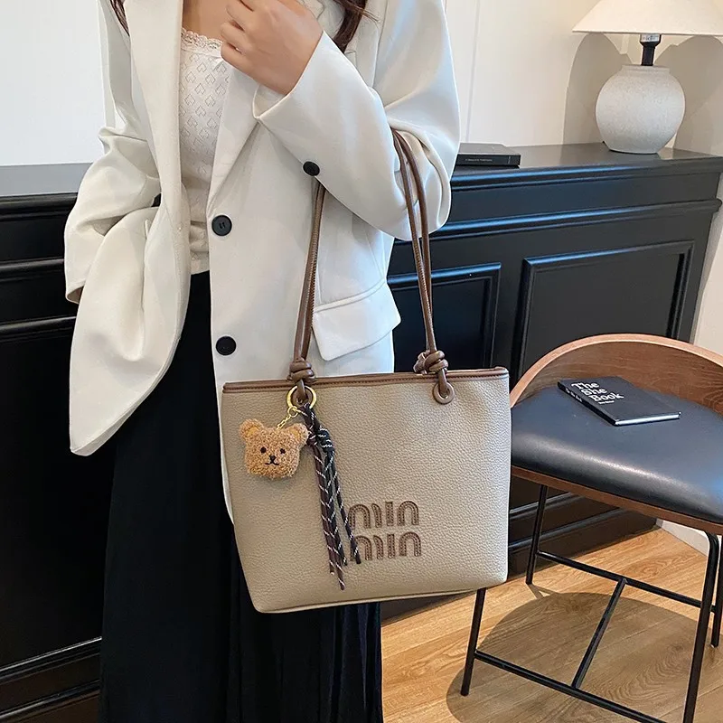 

Классическая дизайнерская сумка для подгузников в парижском стиле, большая вместимость, женская сумка с логотипом, элегантная сумка через плечо, минималистичный шик.