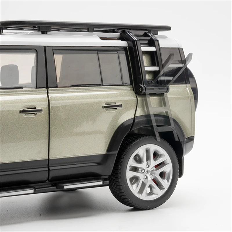 1/18 Range Land Rover Defender SUV Alloy Car Model Diecast Metal Toy Off-road Vehicle Car Model Sound Light Simulation Kids Gift