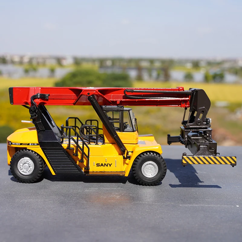 1:50 Sany Heavy Industry Reach Stacker Container Lifter Engineering Vehicle Alloy Model Diecast Toy Collectible Boys Toys