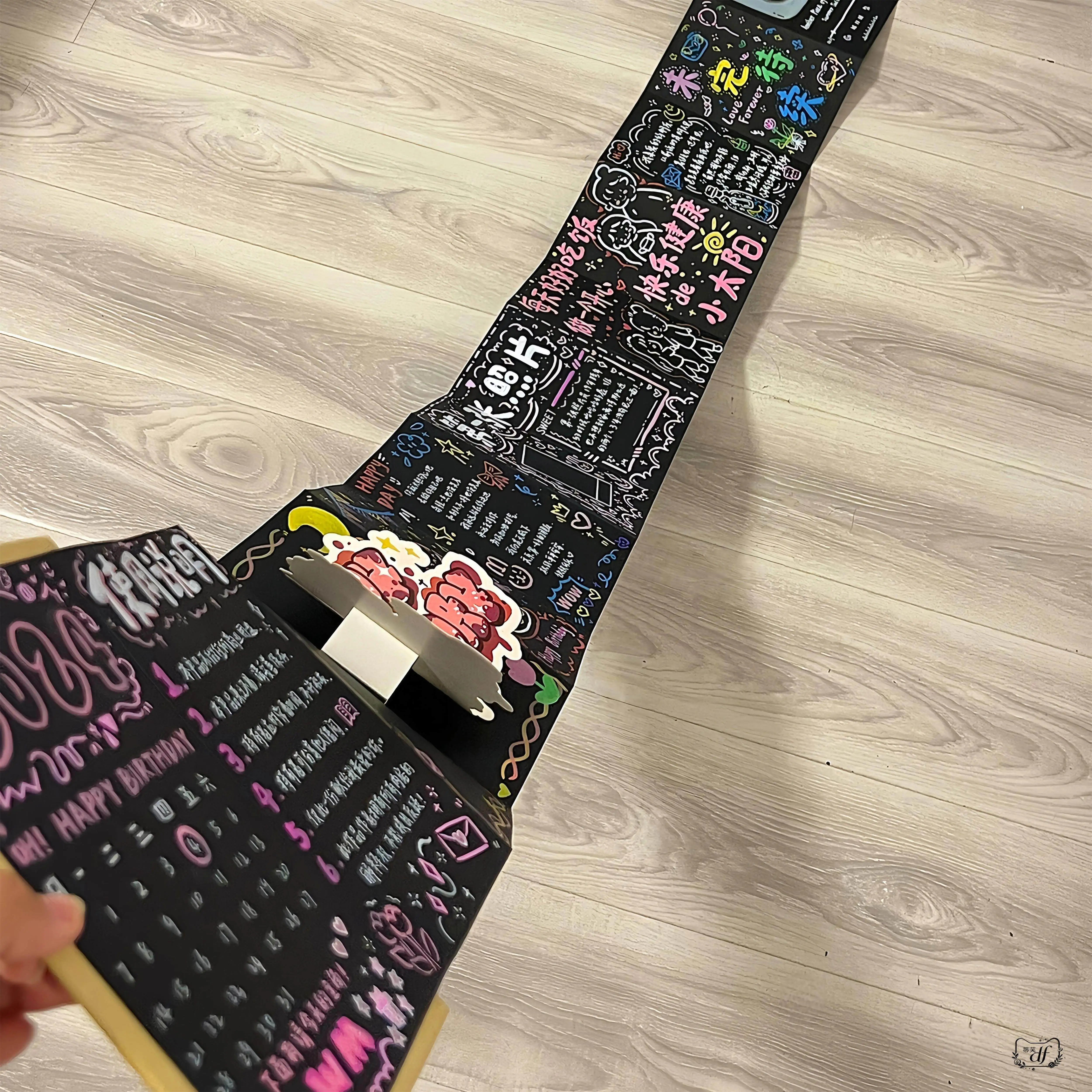 album-commemorativo-fai-da-te-fatto-a-mano-con-pagine-a-fisarmonica-per-la-laurea-della-scuola-primaria-con-lettere-scritte-a-mano-per-il-sesto-grado