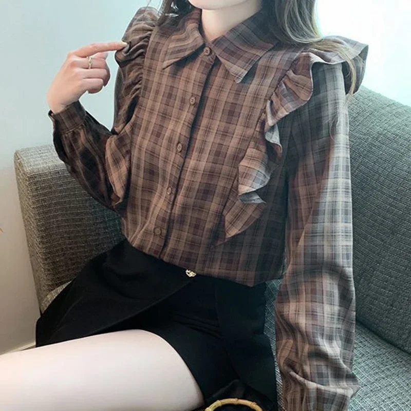 Lotus leaf shirt female autumn new retro fashion temperament casual loose plaid bubble sleeve gentle sweet long sleeve.