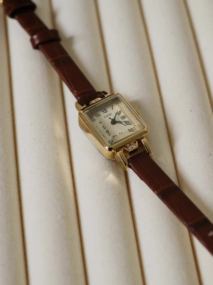 

Винтажные женские часы, классические повседневные кварцевые циферблаты, небольшой ремень с прямоугольными часами, модные наручные часы для женщин