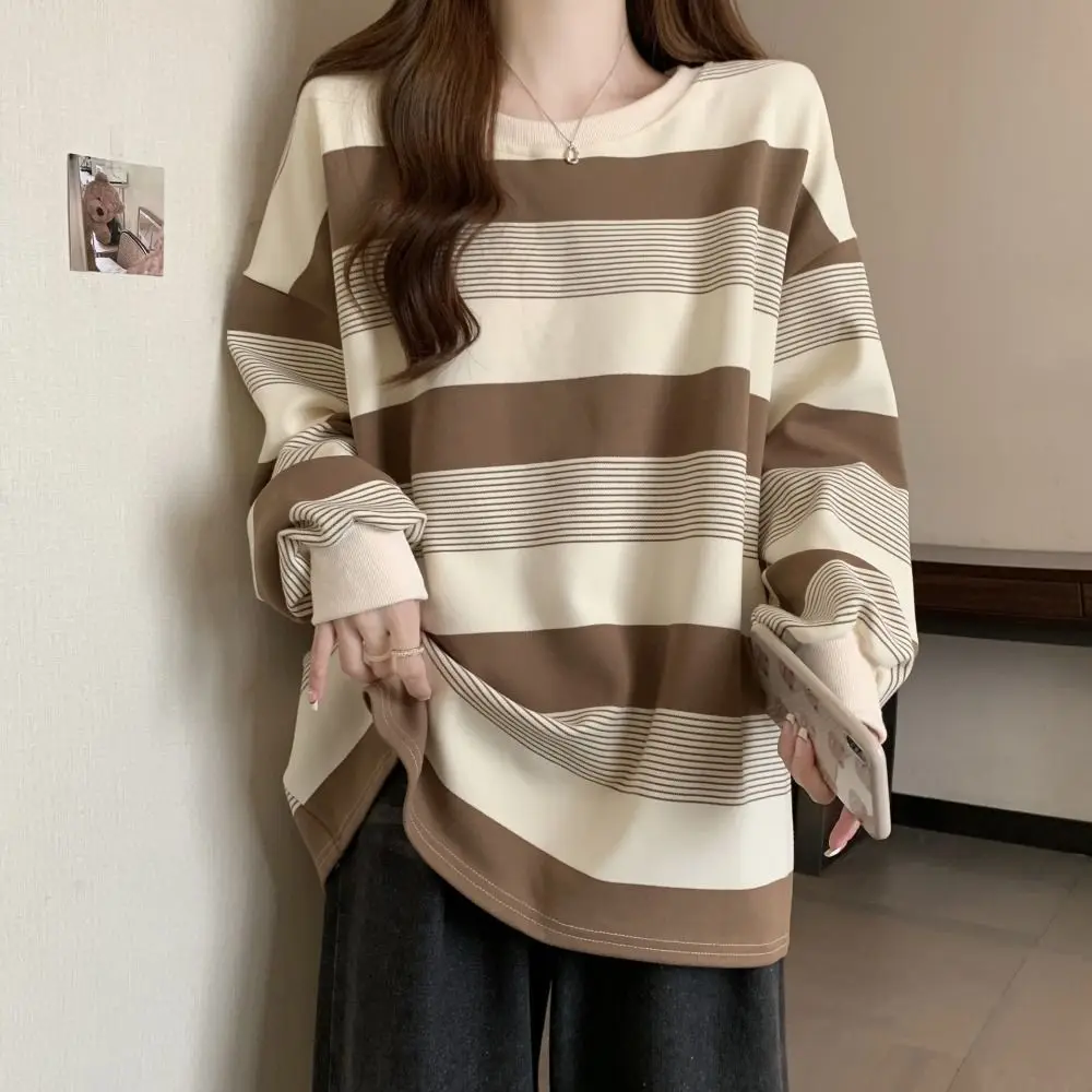 Oversize-Oberteil mit Streifenmuster, langärmeliges T-Shirt mit Streifenmuster, vielseitig kombinierbar, lockere Passform, gestreifter Sweatshirt für Damen. – Detail 2