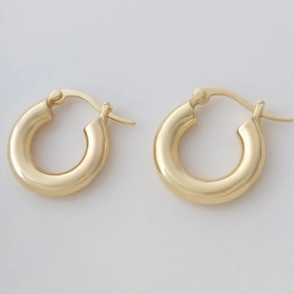 

Медные металлические серьги золотого цвета 14 карат, простые простые французские серьги-кольца, легкие роскошные серьги премиум-класса с темпераментом, интернет-знаменитости