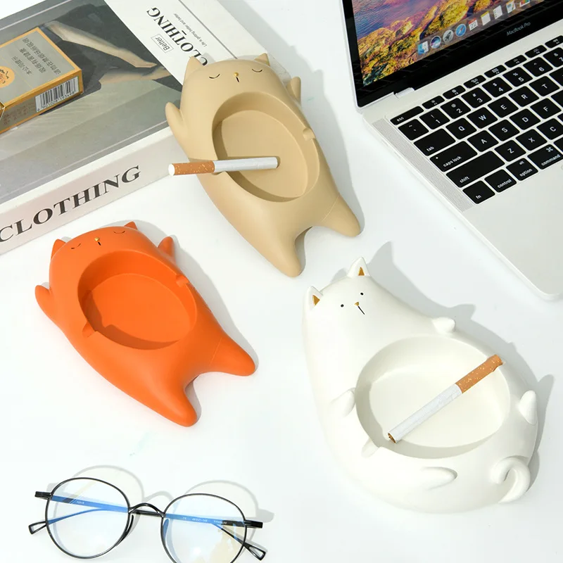 New Creative Cartoon Cat Crafts Household Decorations Office Desktop Resin Ornament Ashtray Smoking Accessory for Tabletop Decor