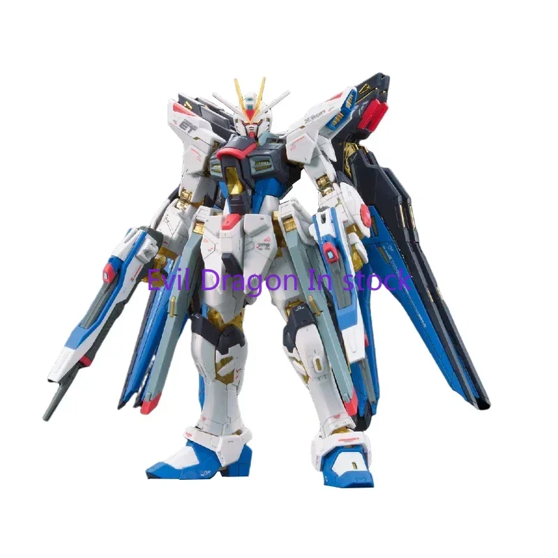 Bandai Originele Gundam Anime Model Rg 1/144 Strike Vrijheid Gundam Actiefiguur Assemblage Model Speelgoed Kerstcadeau Voor Kinderen