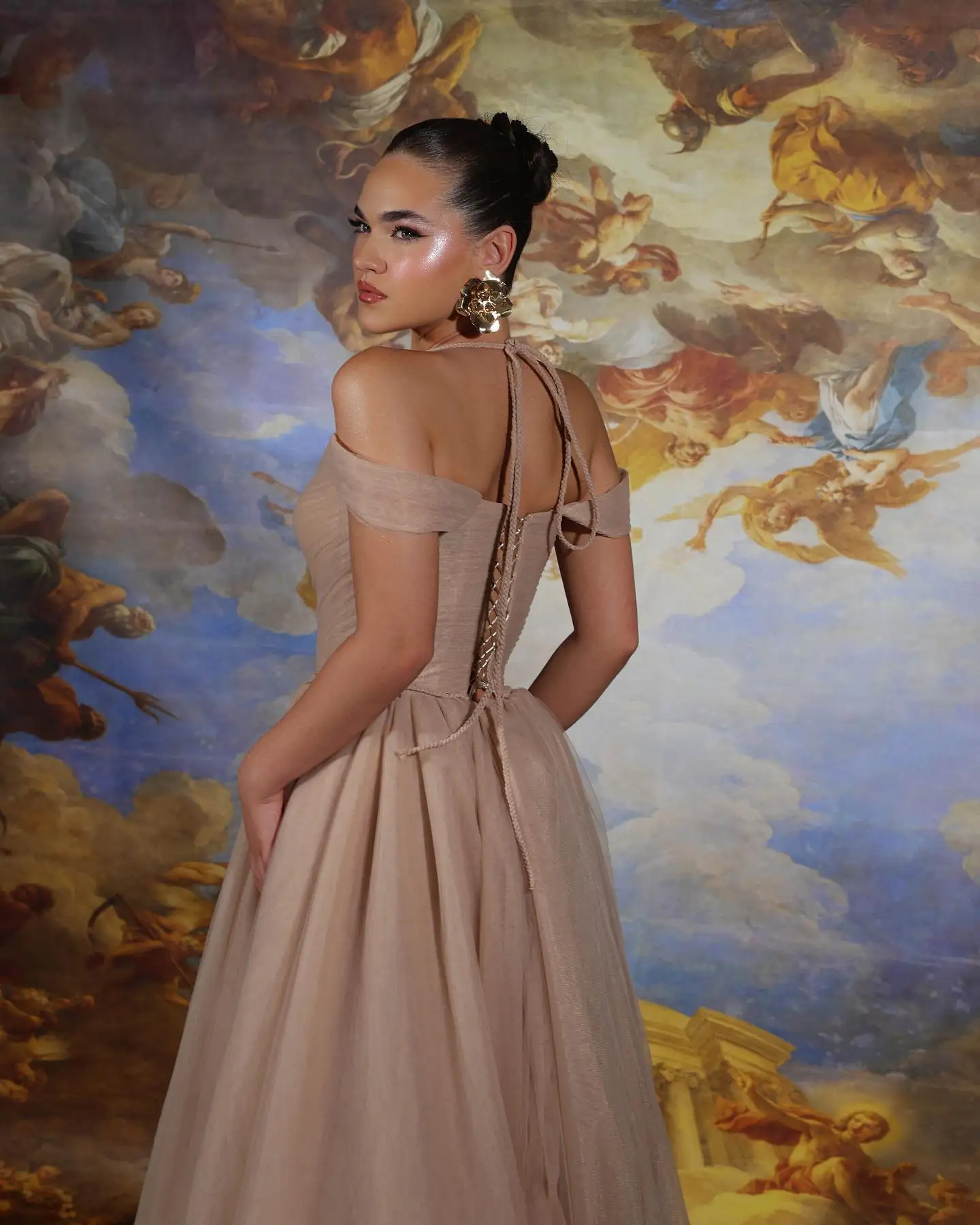 맞춤형 고품질 Organza A 라인 오프 숄더 이브닝 드레스 섬세한 반팔 발목 길이 연예인 가운