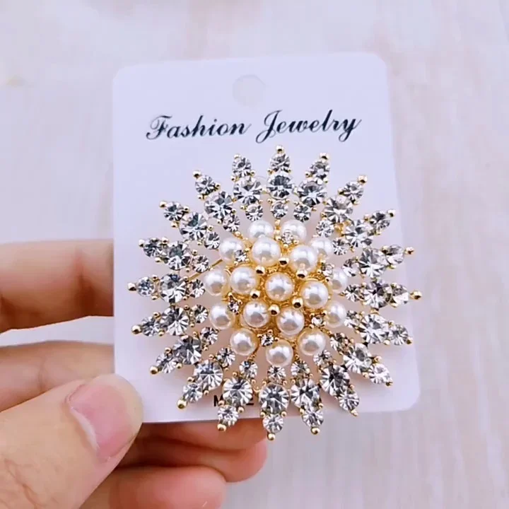 New Luxury Elegant Glittering Sunflower Brooches Silver Gold Color Rhinestone Alloy Pearl Brooch Lady Party Pins Birthday Jewelr