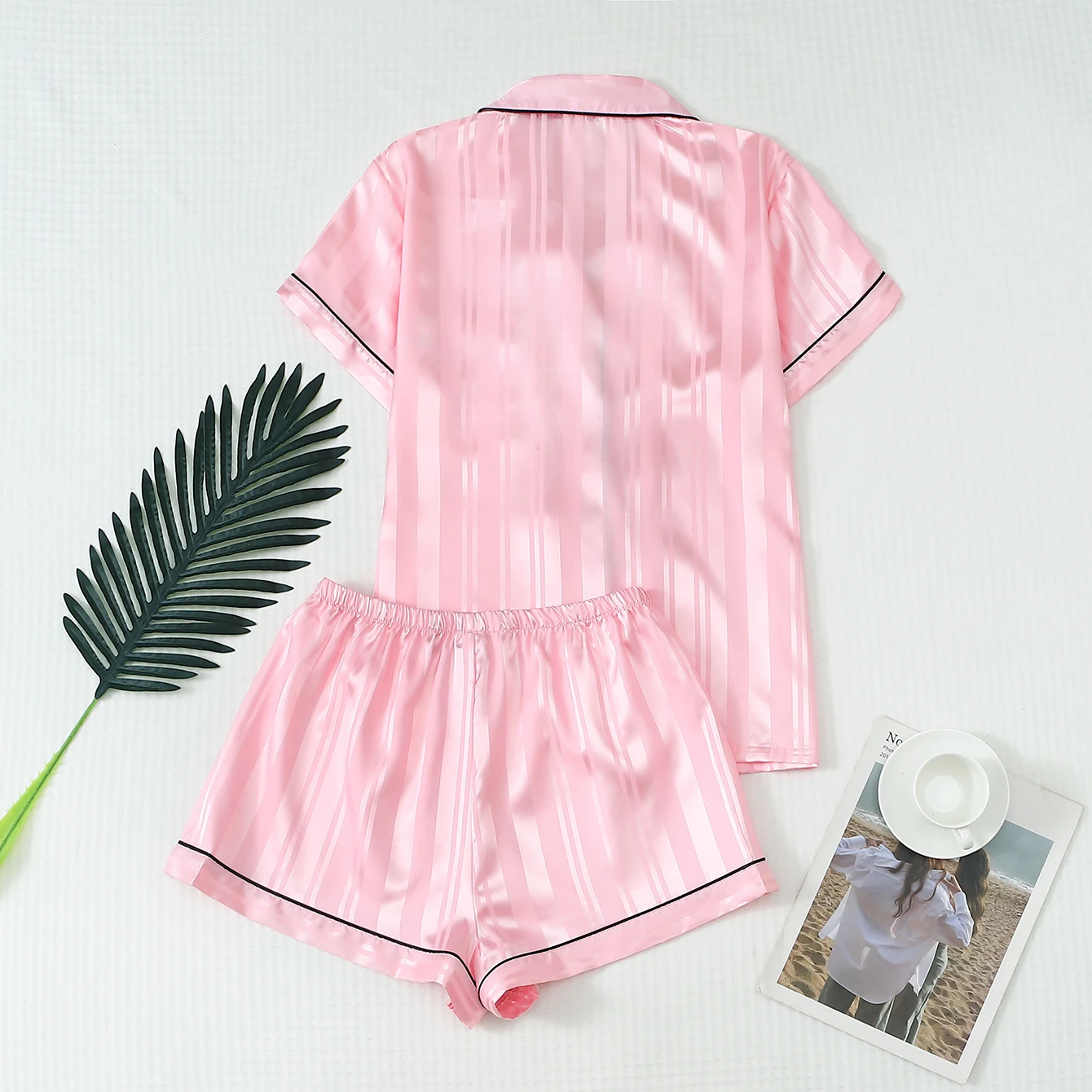 Two-Piece Set of Comfortable Satin Pink Striped Printed Collared Button-Down Short-Sleeve Top with Pockets and Bow Shorts, Spring/Summer Women's Pajama Loungewear Set Suitable for Home Use