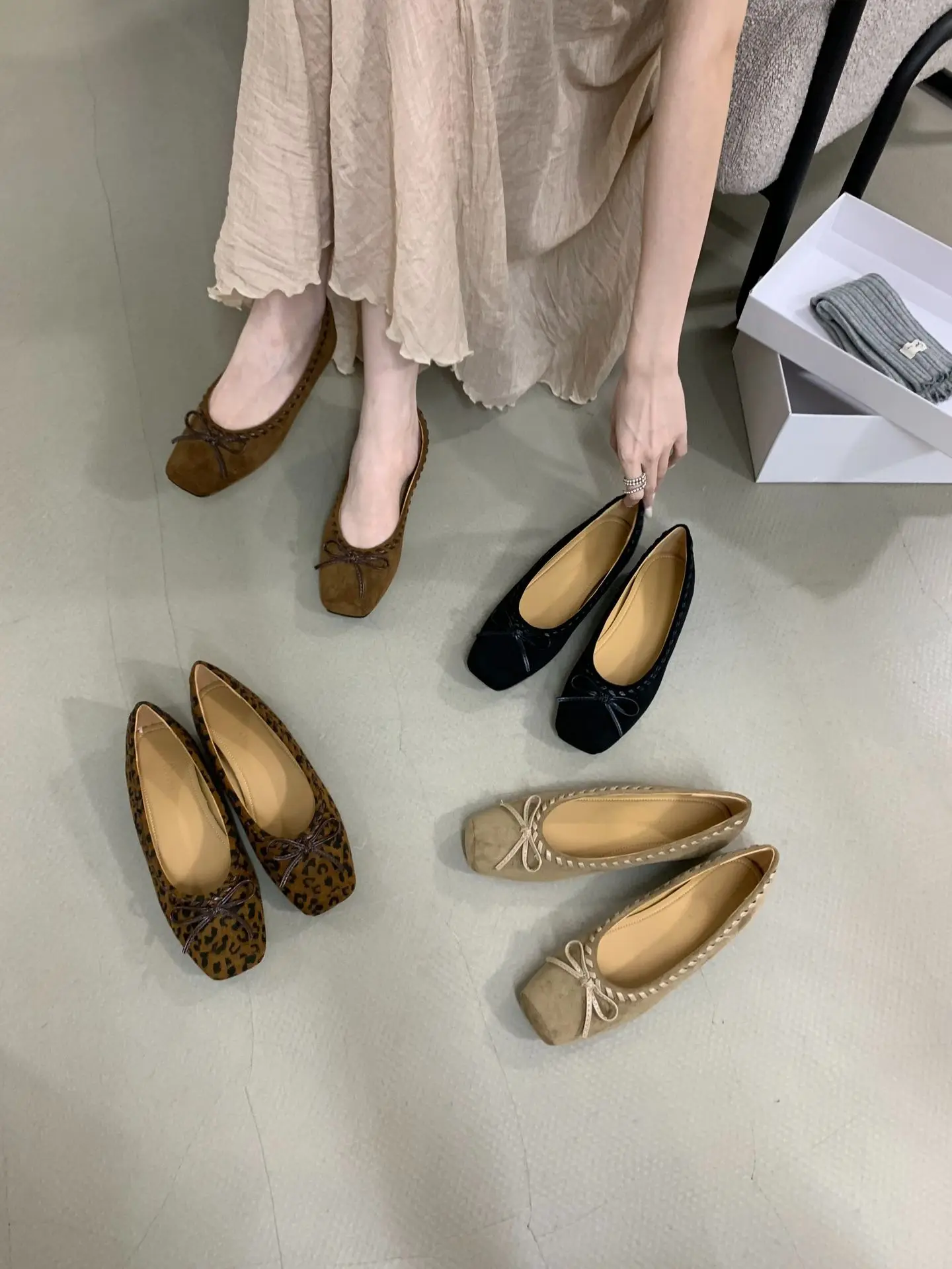 レディースシューズ-秋-モディス-リボン結び-女性用履物-ファー付きローファー-バレエシューズ-ローヒール-秋-2026-レトロ-バタフライドレス-新作