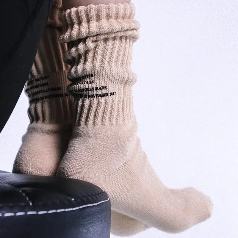 Men\'s Vintage Letter Medium Tube Socks Japanese Solid Color Thickened Sports Socks Couple Socks Knitted Sports Socks Harajuku