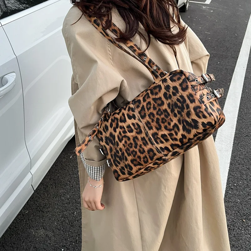 

Женская сумка для боулинга 2025 года, модная женская сумка через плечо, шикарная сумка-тоут с верхней ручкой, минималистичная сумка через плечо «день-ночь», текстурированная