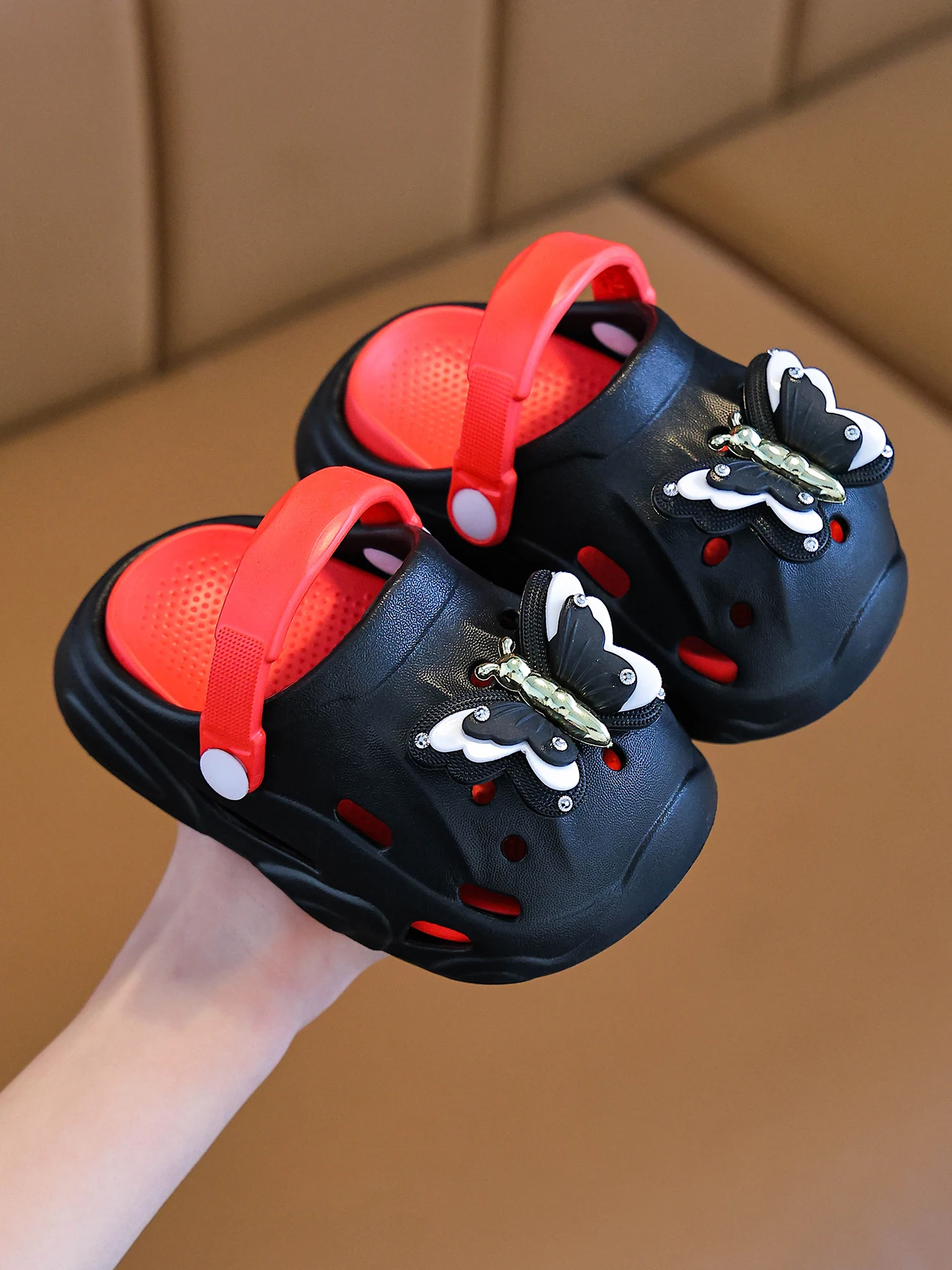 

Летние сандалии с бабочками, новая модная нескользящая дышащая обувь для дома и улицы, домашняя и школьная обувь для мальчиков и девочек