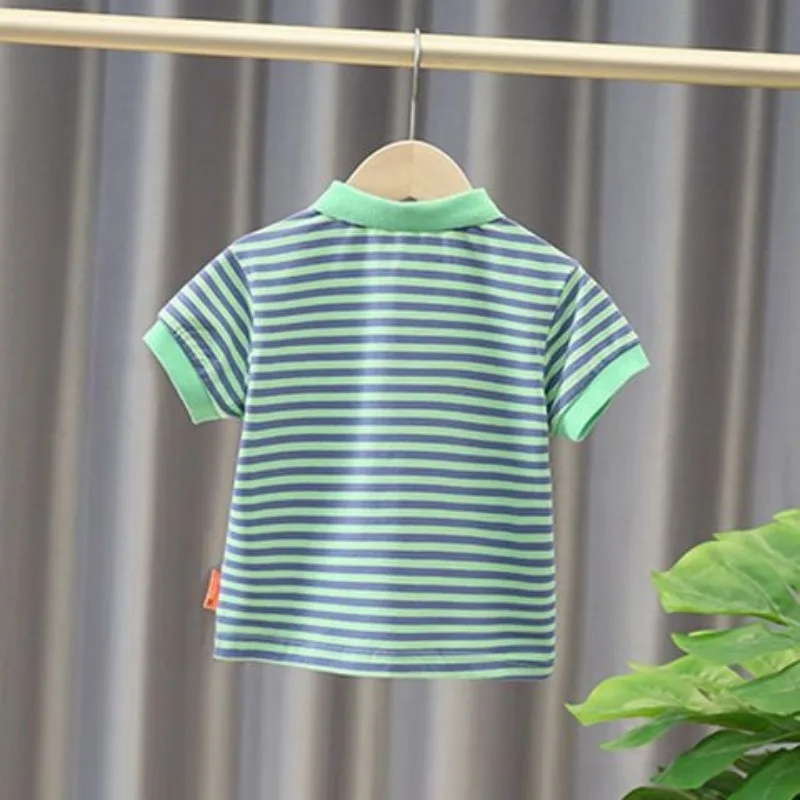 2024 lässig vielseitig Jungen Sommer Streifen Polo Kragen Kontrast Knopf koreanische süße Mode Kurzarm halbe Strickjacke T-Shirt Top