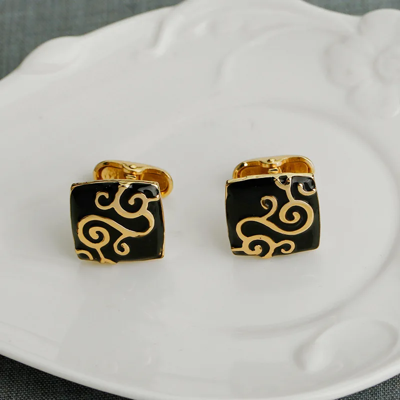 New Gold Black Cloud Sleeve Studs Versátil Personalizado Simples Quadrado Retro Moda Abotoaduras para Homem Business Wedding Casual