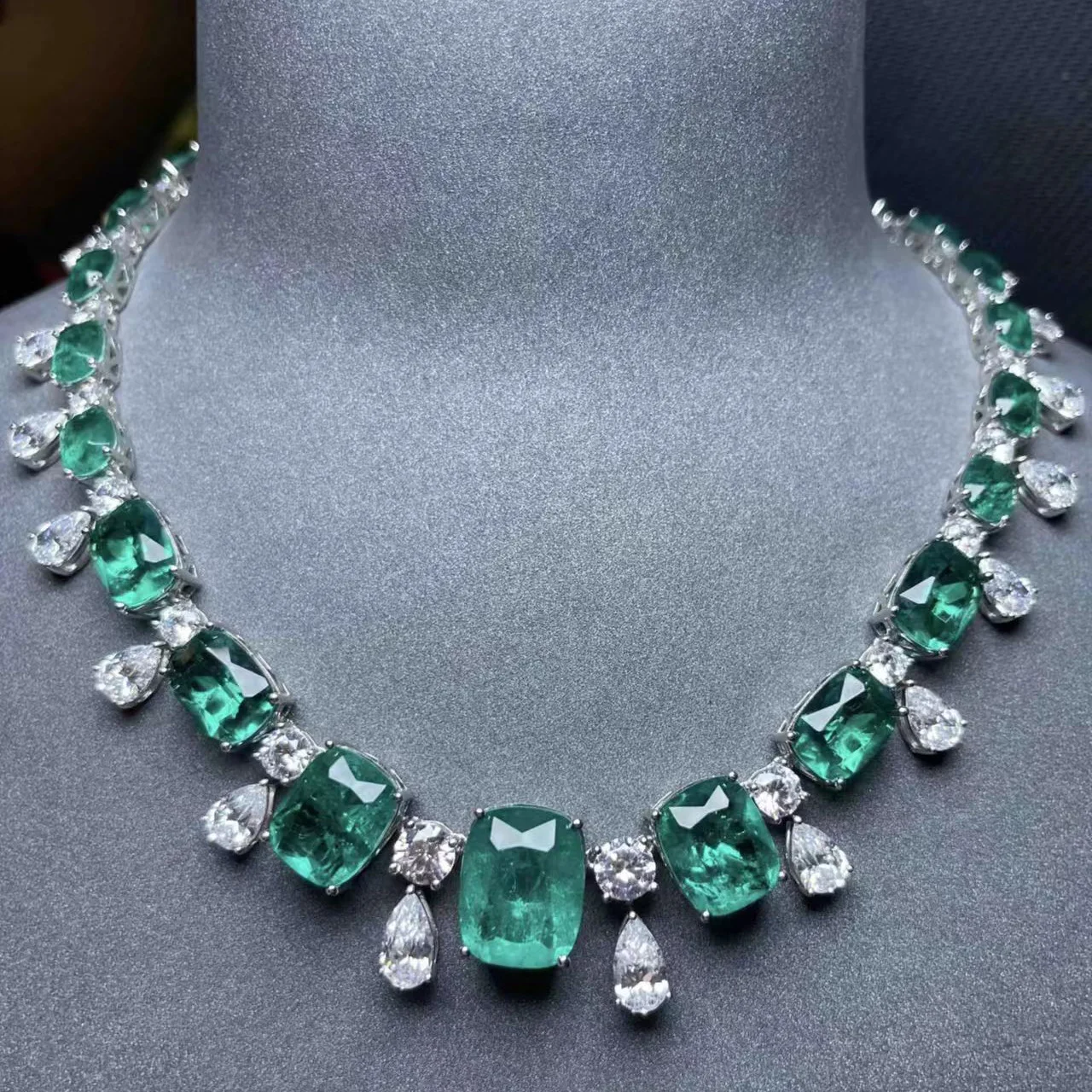 

Luxury Lab Emerald Diamond Necklace 14K White Gold Engagement Wedding Chocker Necklace For Women Bridal Party Jewelry