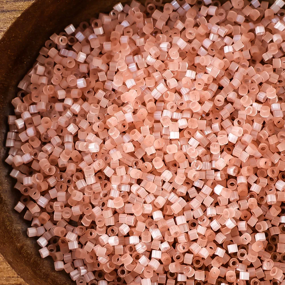 Aus Japan importierte Miyuki Delica Seidenfarbene Rocailles, Glasperlen, für die Schmuckherstellung, geeignet für verschiedene DIY-Bastelarbeiten. – Detail 10