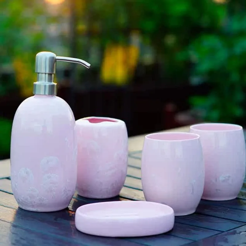 Modern Embossed Flower Pink Lotion Bottle Set Home Ceramic Rinse Cup Lotion Bottle Soap Dish Bathroom Accessories Soap Dispenser