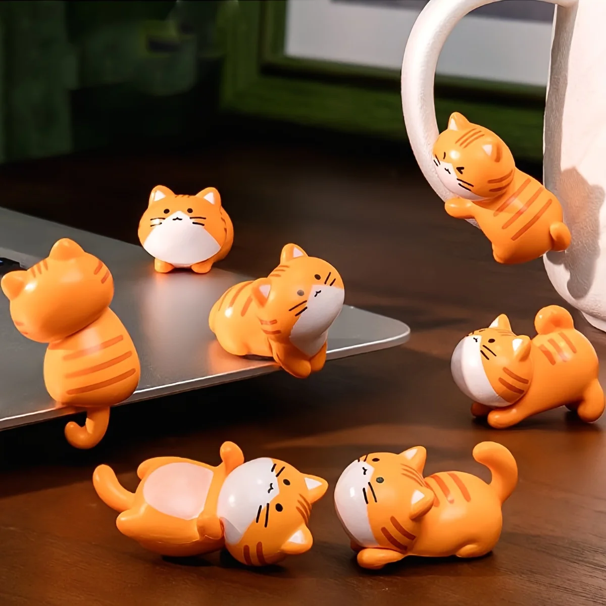 8 Stück Miniatur-Kawaii-Katzen-Autozubehör aus Kunstharz für Armaturenbrett-Display und Spiegel, Heimdekoration, Ornamente