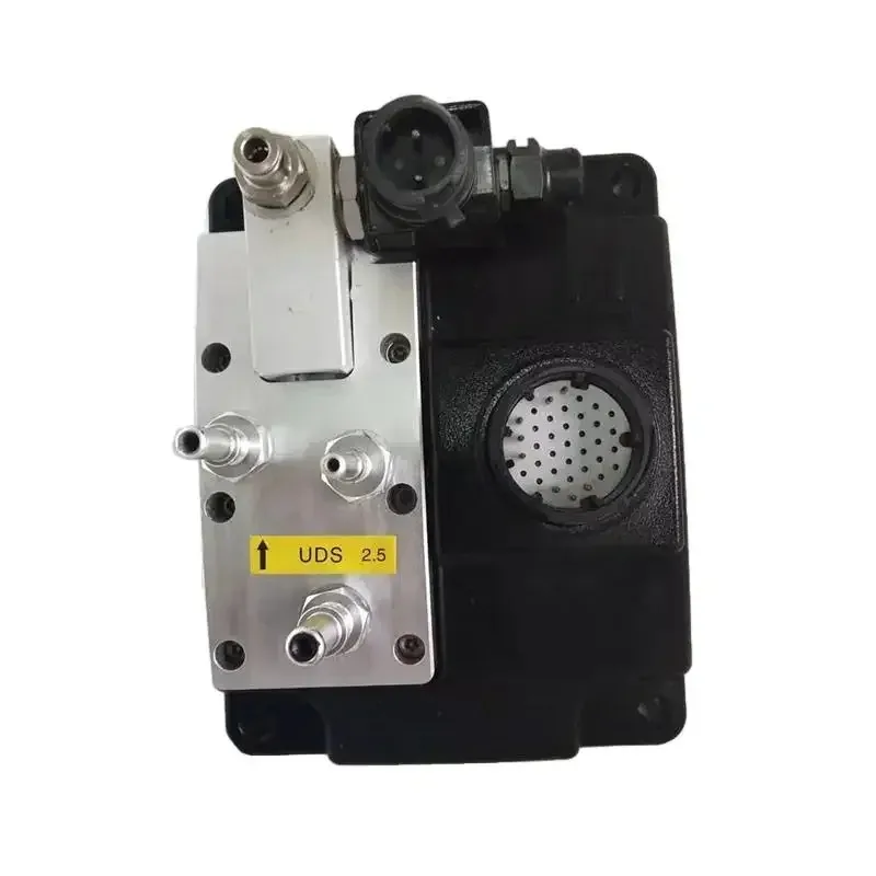 حار بيع سعر المصنع Emitec Scr اليوريا مضخة الجرعات 5273338 عالية الأداء 6 أشهر شاحنة 1 قطعة 3-7 أيام القياسية Emitech الموافقة المسبقة عن علم