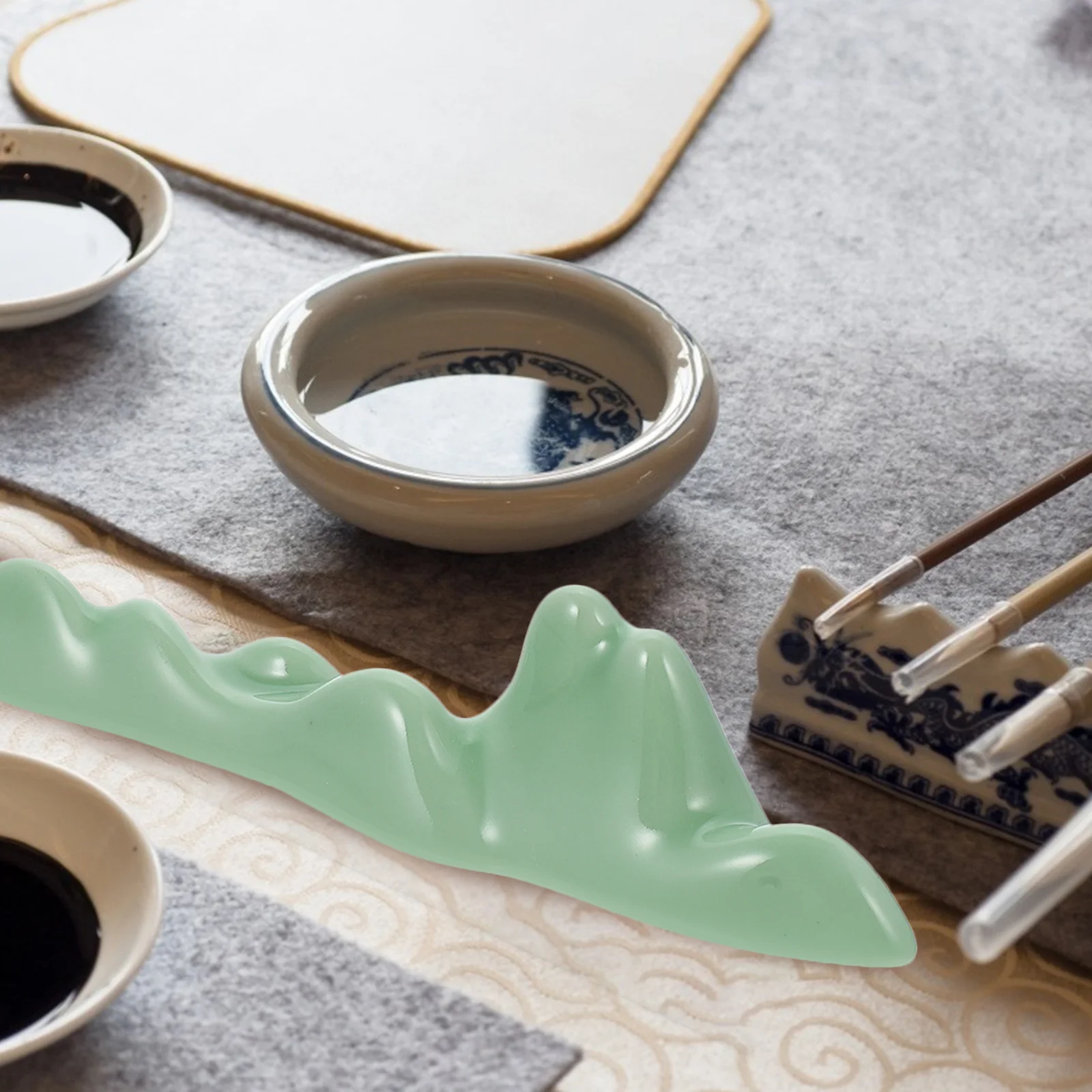 

Blue and White Porcelain Calligraphy Brush Rest Ceramic Brush Holder Mountain Shape for Desk Decorative Chinese Painting Pen