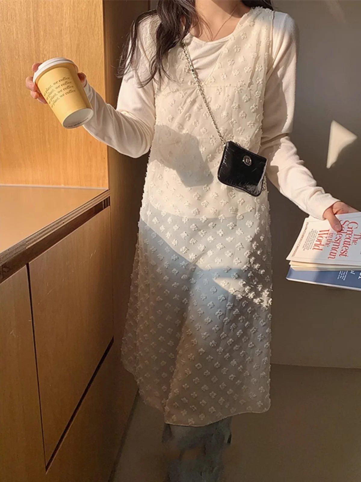 Vestido de chiffon bordado com camada de base para início da primavera, design exclusivo f, sensação, elegância, decot...