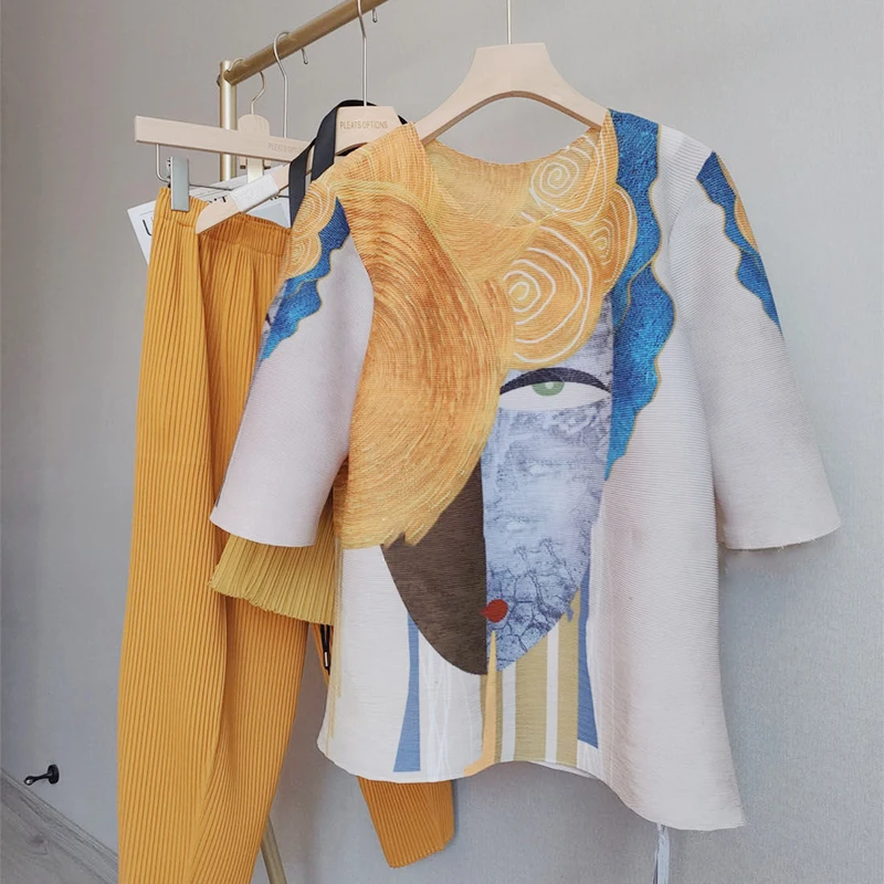 2023 Summer New Round Neck Design Feel Print Loose Fashion Top Large Pleated T-shirt luxury women's blouses