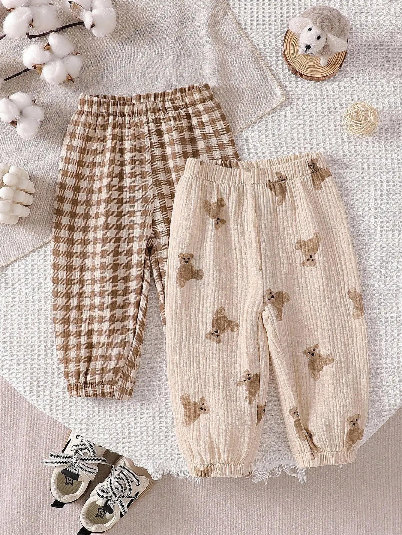 

Комплект из 2 мягких хлопковых штанов для малышей - в клетку и с принтом медведя, в стиле гарем.