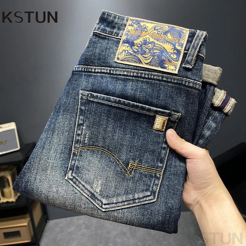 

KSTUN эластичные джинсы для мужчин, тонкие прямые уличные повседневные мужские джинсовые брюки, весенне-осенние брюки, модные дизайнерские карманы