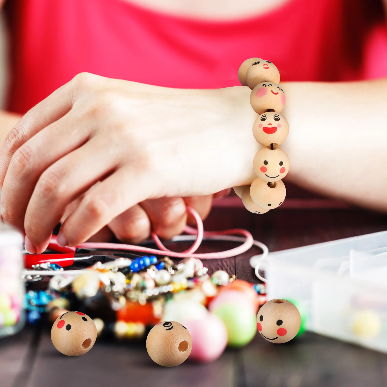 

100Pcs Round Face Beads Pieces Natural Wooden Beads 20mm Decoration Xmas Tree Garland Craft Smiling Face Loose For Bracelets