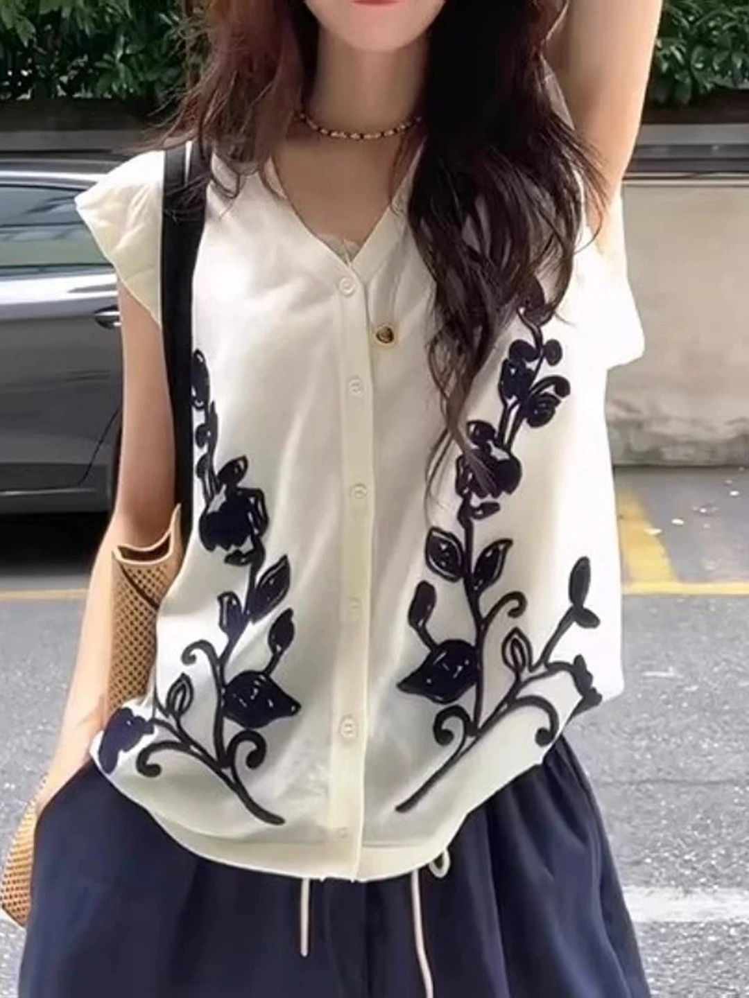 

Elegant Embroidered Knitted Vest Women's plus Size Loose Top Summer New Style Korean Version Slimming Effect V-Neck Sleeveless