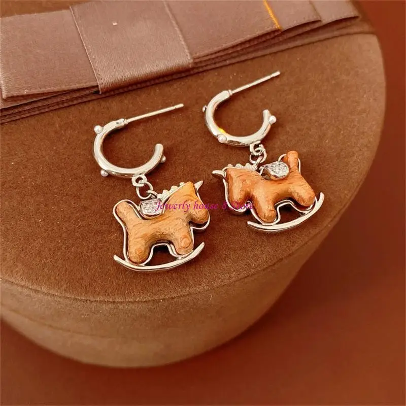 أقراط أذن على شكل حصان هزاز مصنوعة يدويًا من إكسسوارات الأذن للارتداء اليومي وملابس حفلات المكتب غير الرسمية
