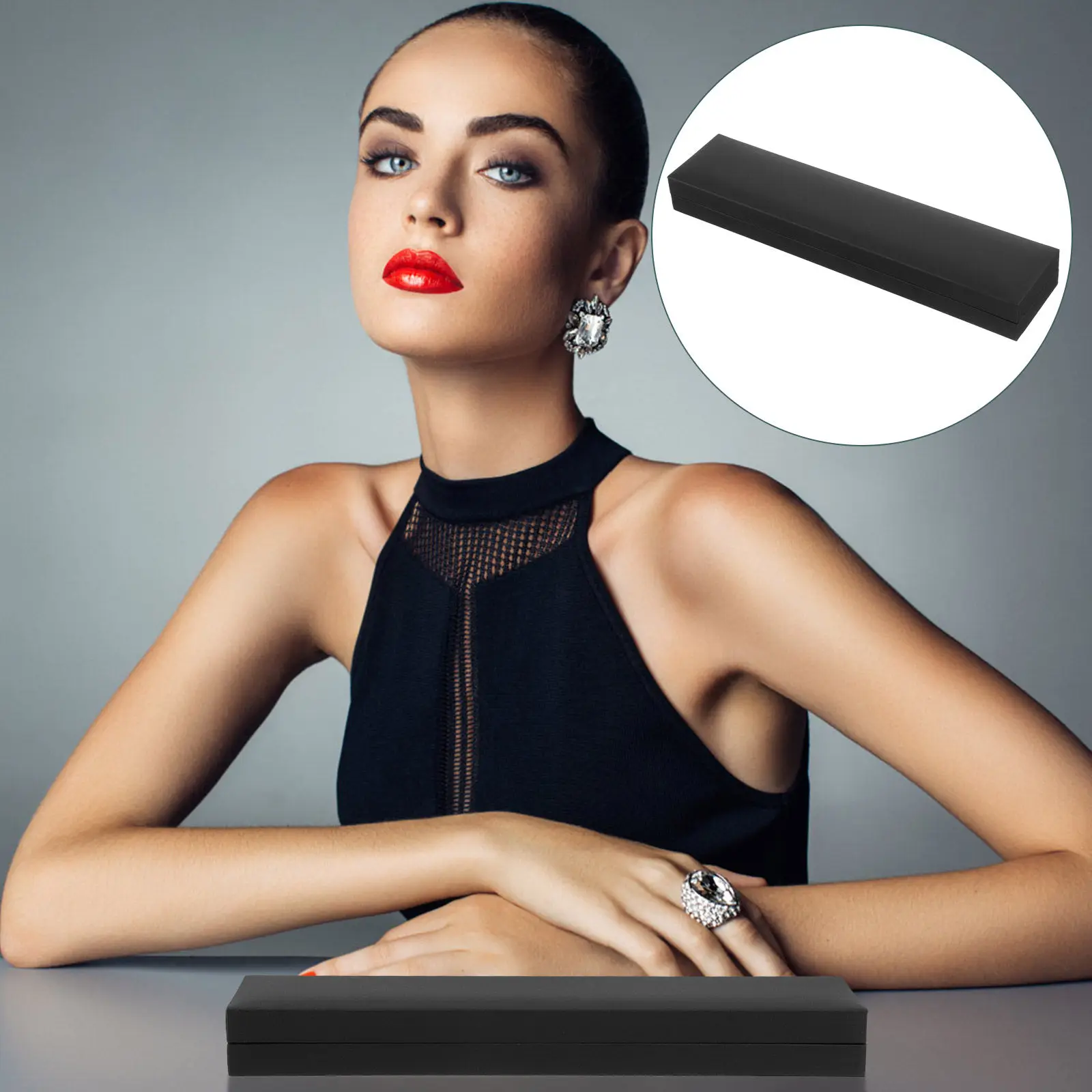 

Элегантная подарочная коробка для хранения ювелирных украшений: браслетов, ожерелий, кулонов. Идеально для предложения руки и сердца, свадьбы, дня рождения.