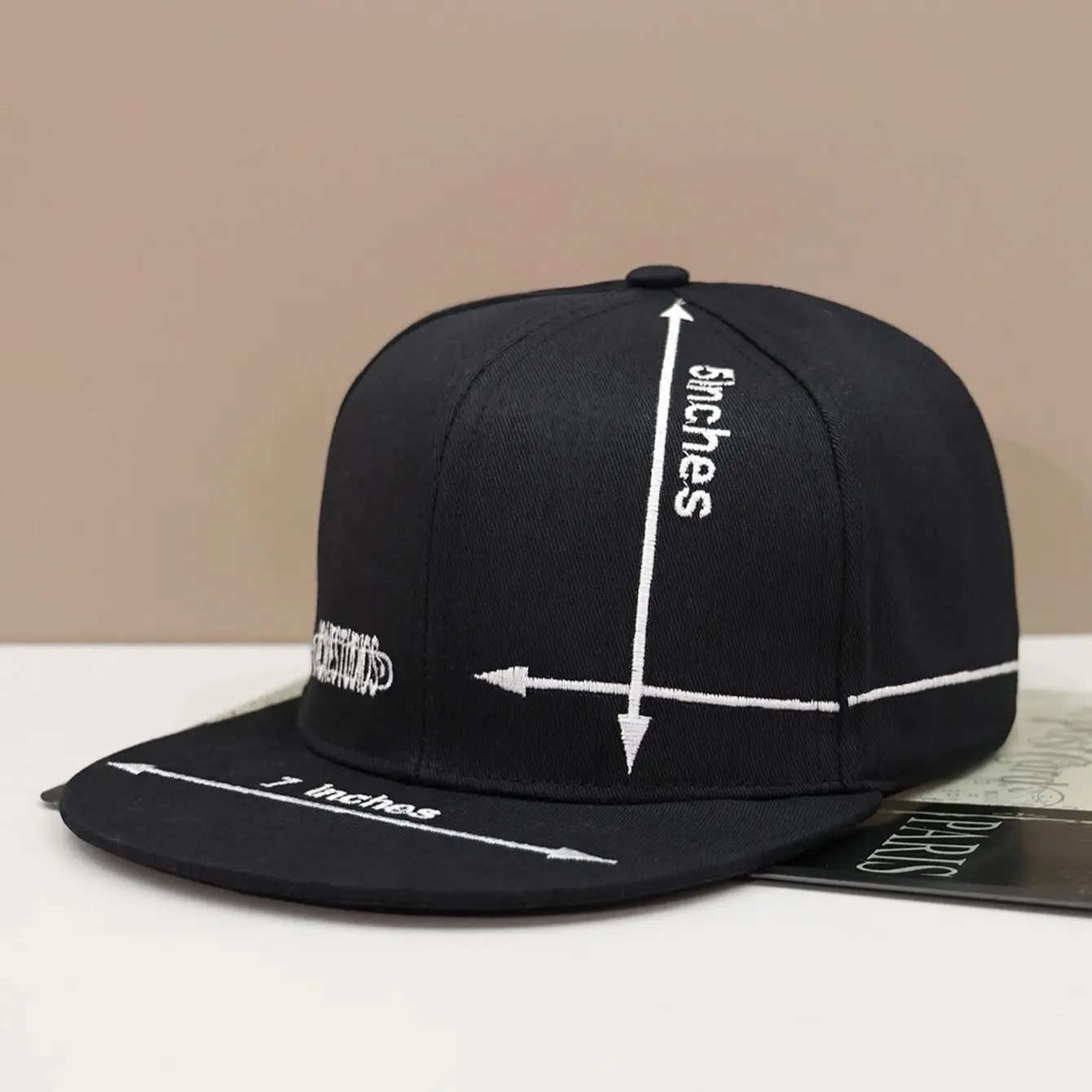 1pc stylish and personalized flat-brimmed baseball cap for men and women hip-hop couples simple black and white sunshade cap