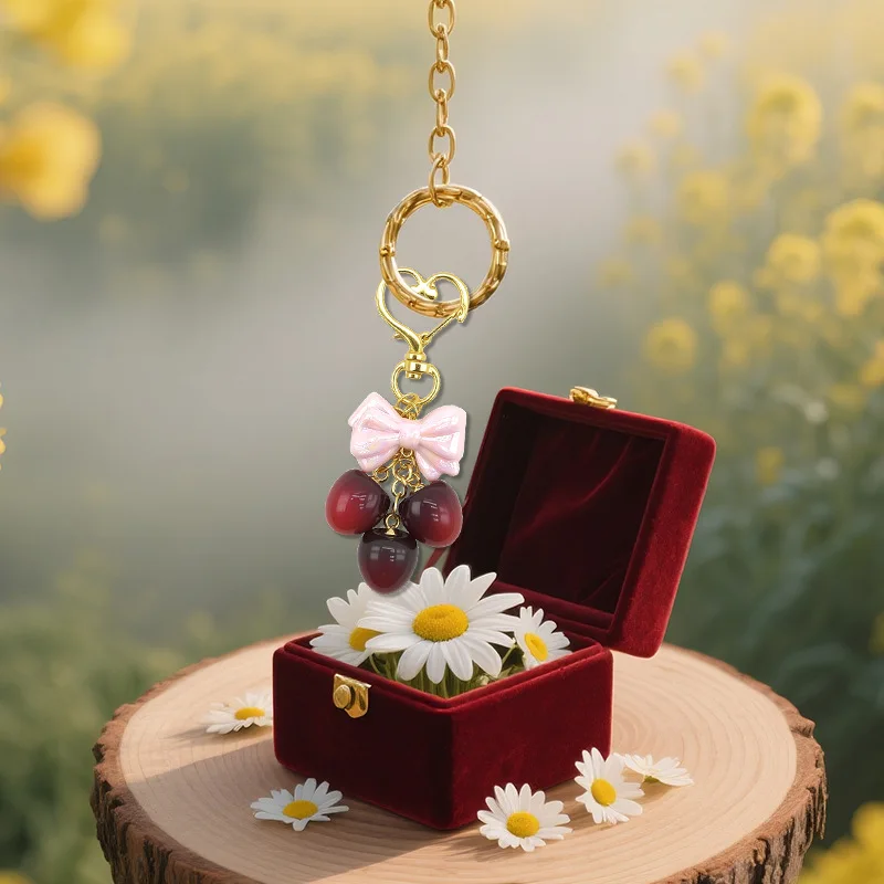 سلسلة مفاتيح الكرز الراتنج مع ورقة الذهب ومشبك جراد البحر سحر، لامعة الكرز قلادة الديكور للنساء حقيبة الموضة سحر