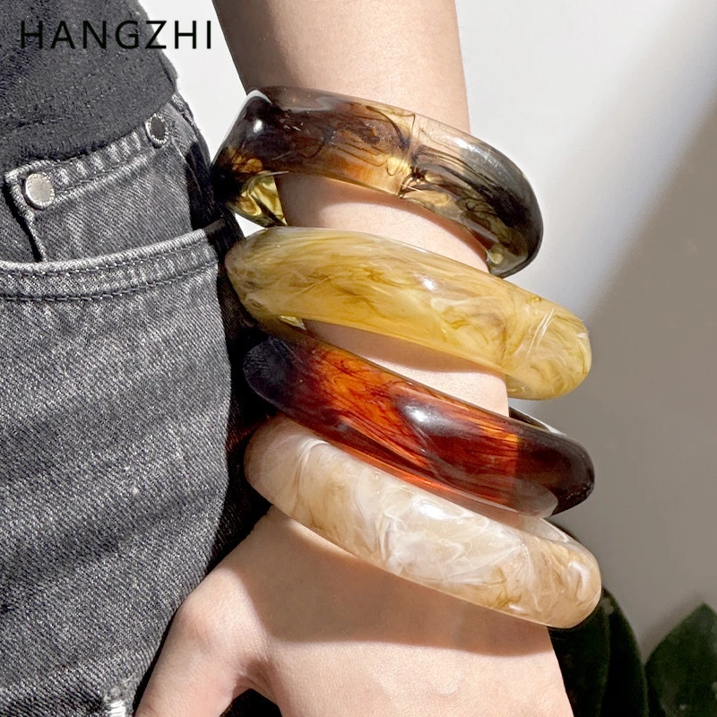 HUANZHI Vintage Square Geometric Resin Bracelet Wide Fashion Chunky Bangle Jewelry Gift for Women 2024 New