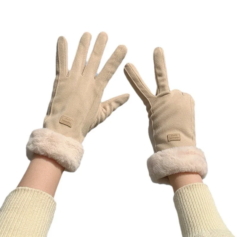 Bequeme beige Touchscreen-Handschuhe mit Plüschfutter – bieten dicken und warmen Winterschutz für Freizeitaktivitäten im Freien.