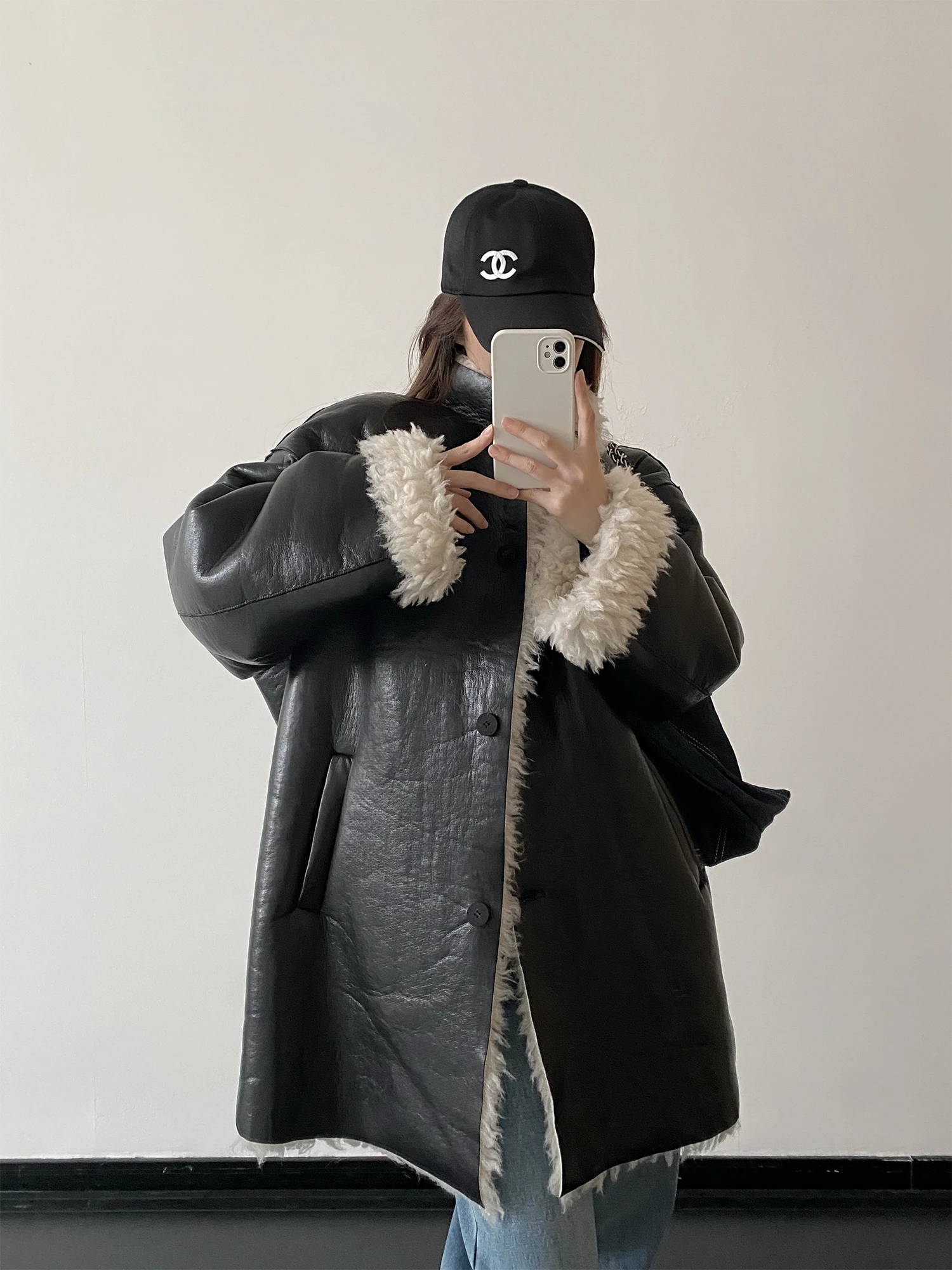 Casaco Longo Feminino de Couro PU Solto e Quente para Outono/Inverno, Casual, com Botões e Gola Alta, Comprimento Médio