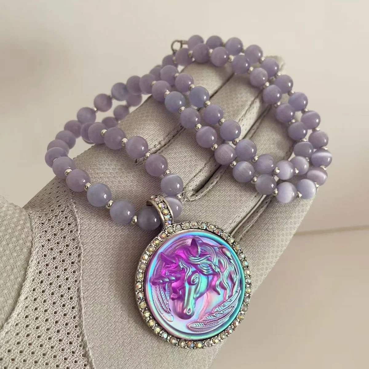 

MITTO FASHION JEWELRIES AND HIGH-END ACCESSORIES CAT-EYED BEADS ASSORTED UNICORN GODDESS PENDANT VINTAGE WOMEN NECKLACE