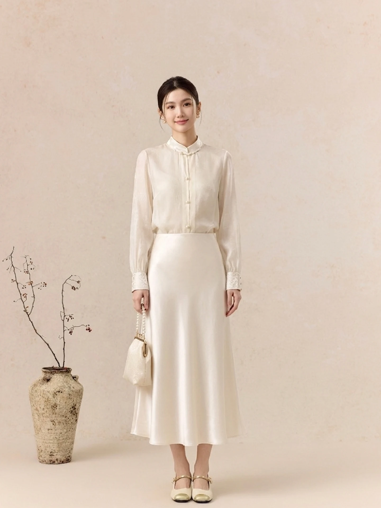 

Новый комплект в китайском стиле из двух предметов: женская рубашка и юбка абрикосового цвета, летняя новинка, дышащая, средней толщины, длинная.