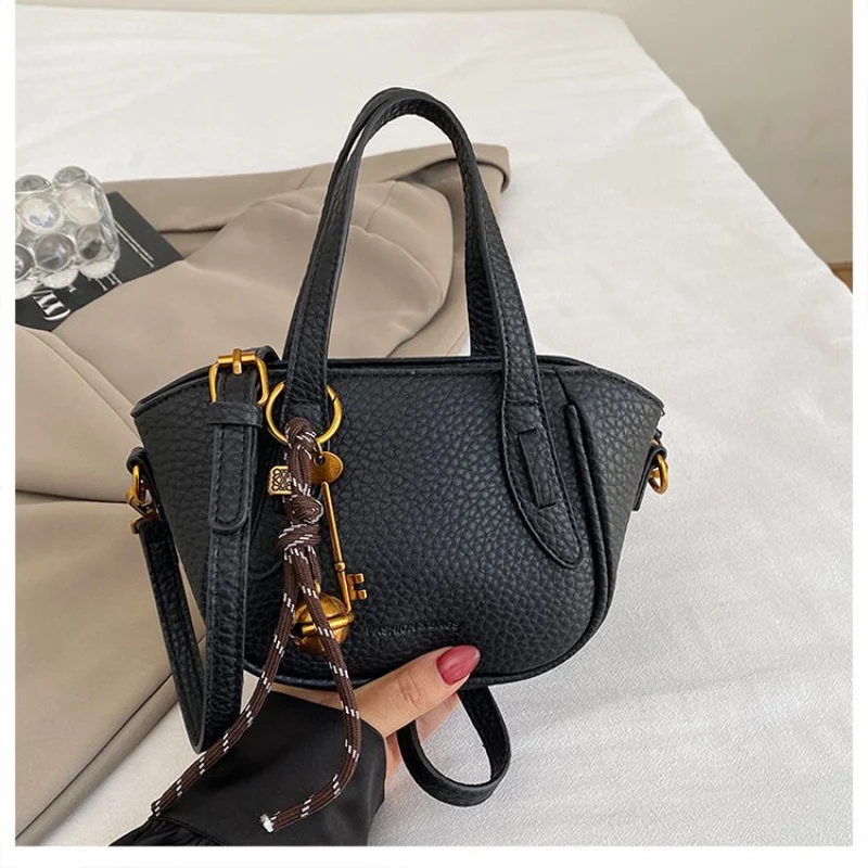 

Модная модная женская сумка через плечо из кожаного материала мини-размера и повседневная парижская улица