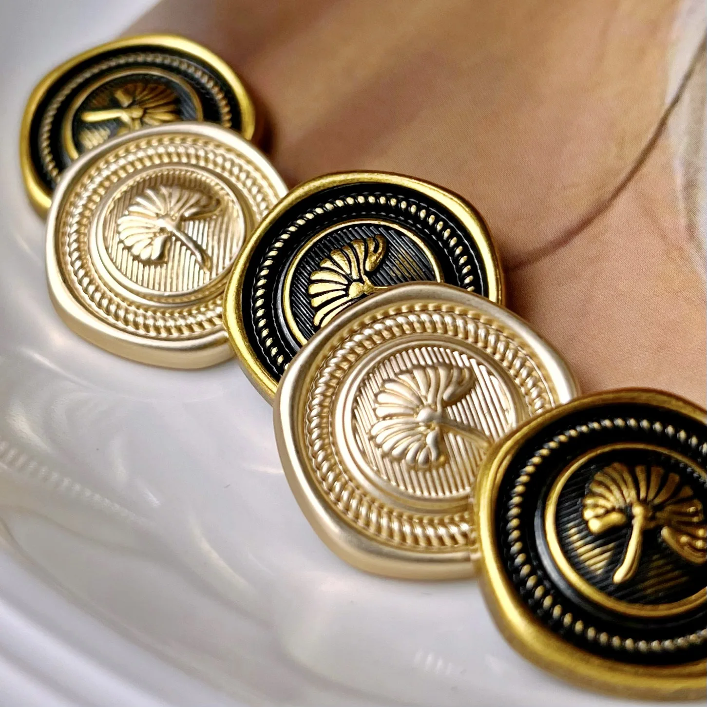 10pcs Metal Button Sewing Coat DIY Craft Clothing Accessory Carving Apricot Leaves Pentagonal Buttons Sewing Supplies Decorative
