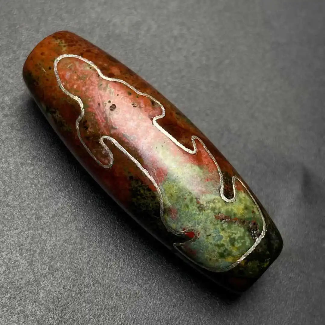 

1pcs/lot Guanyin and Dragon The old material is inlaid with silver threads and covered in cinnabar Tibetan Dzi Beads DIY Amulet