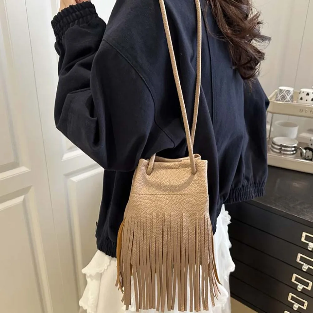

Elegant Tassels Bucket Bag Retro Large Capacity Drawstring PU Bag Magnetic Button Coffee Texture Shoulder Pouch Women