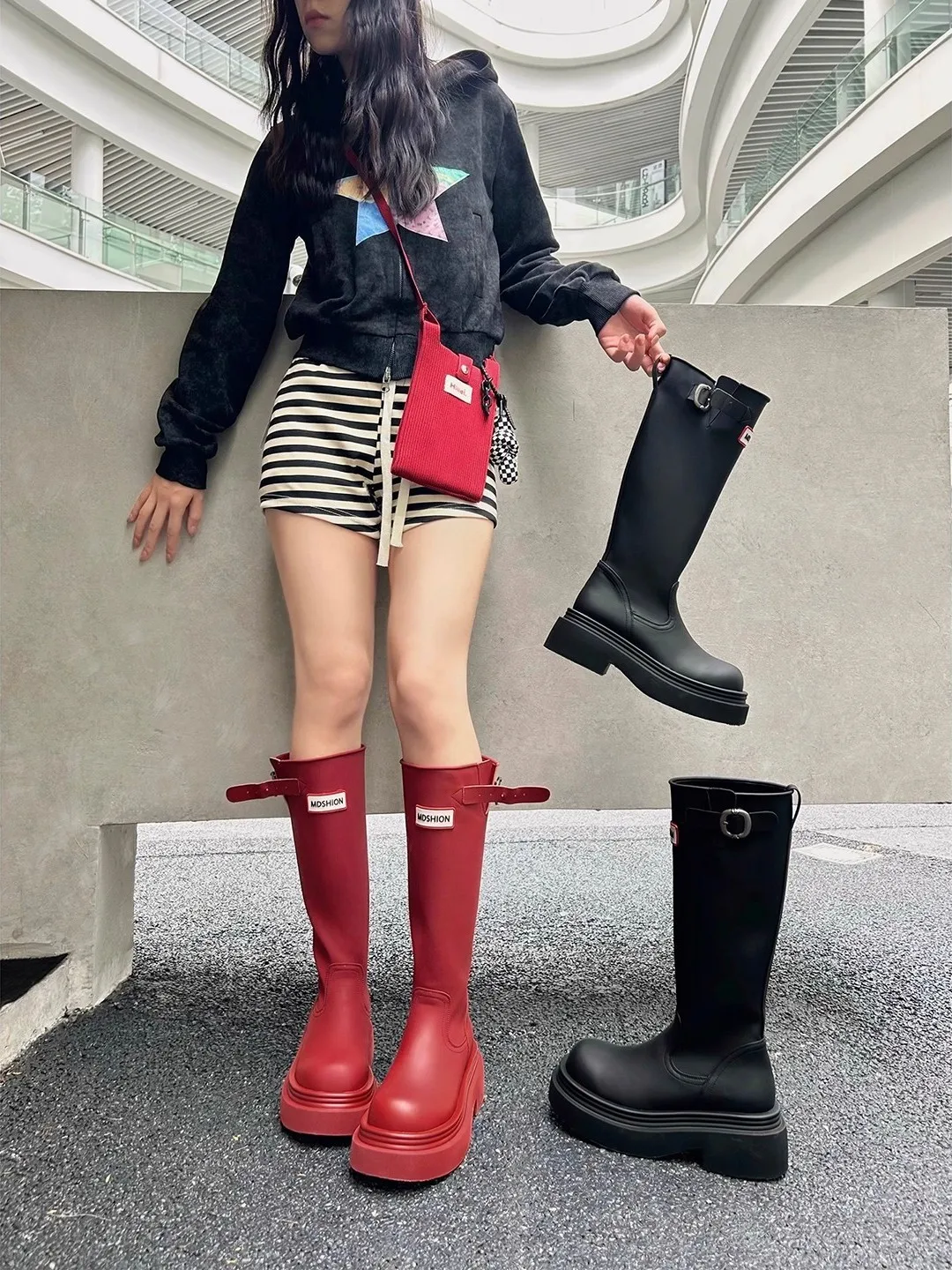 

Красные уличные женские ботинки до середины икры в стиле ретро, новинка 2025 года, походные непромокаемые высокие сапоги с камерой, непромокаемые сапоги