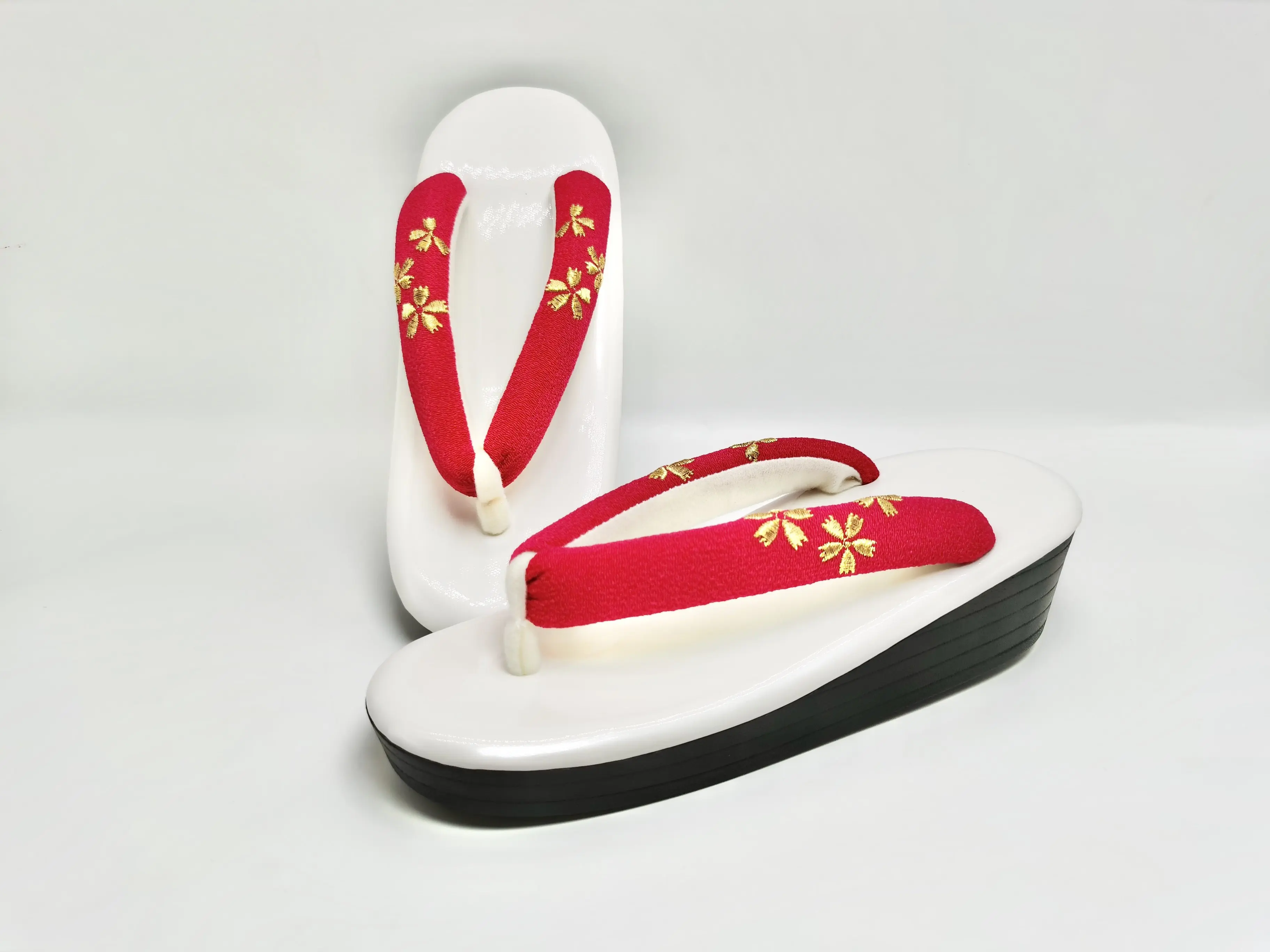 

Женские сандалии-гета на среднем каблуке с вышивкой – обувь для японского кимоно, юката и косплея