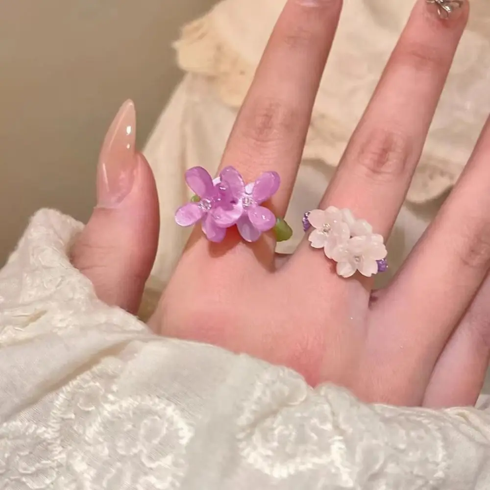 Korean Style Violet Flower Acrylic Ring Unique White Lily Index Finger Ring Creativity Fold Women Jewelry Elastic Beaded Ring