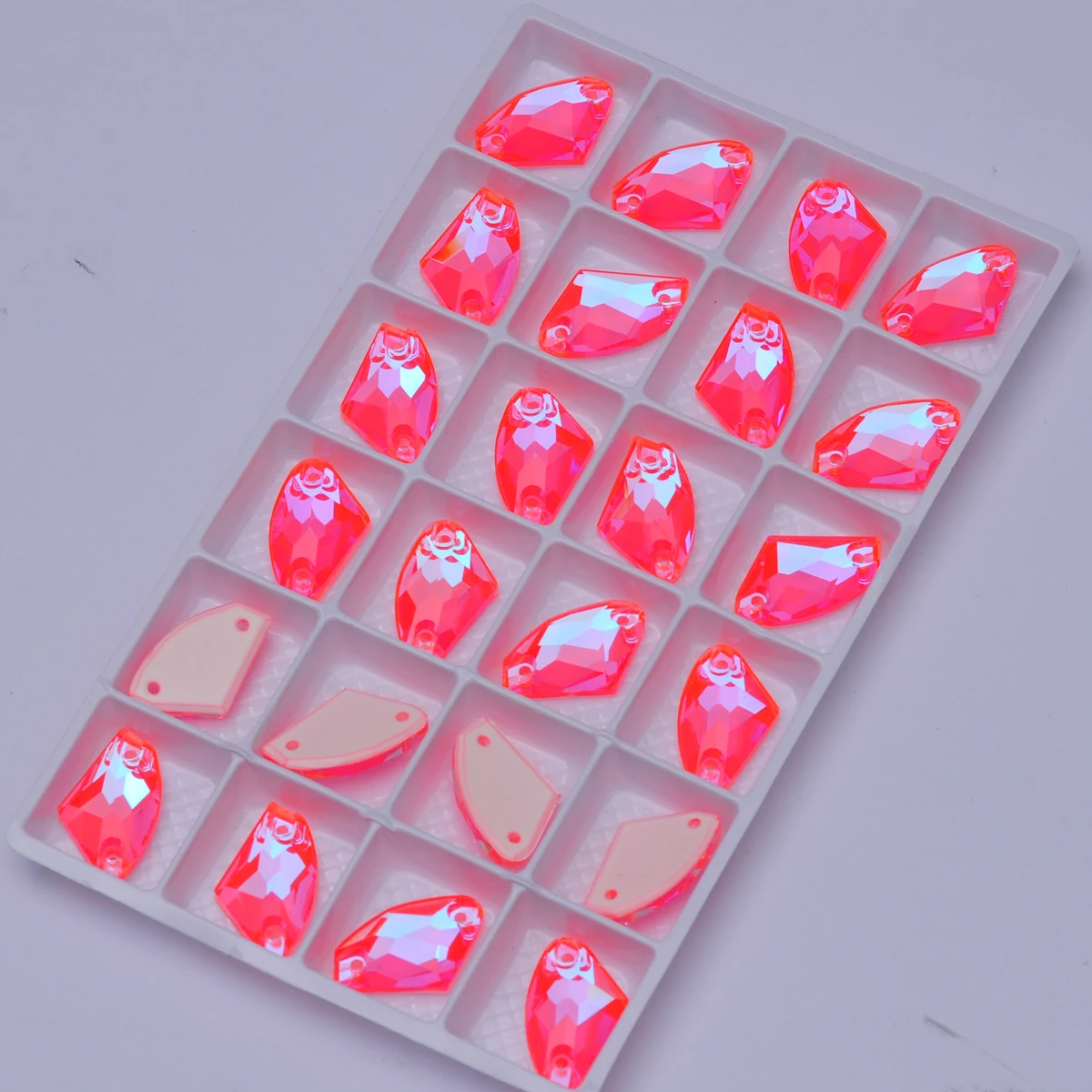 Galaktische Neonkanten mit Abschrägungen K9-Glas Nähsteine Flache Rückseite DIY-Bastelzubehör Aufnähbare Strasssteine für Kleidung, Kleider, Taschen – Detail 4