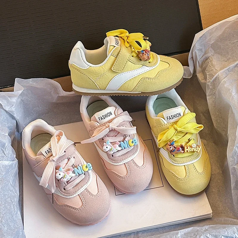 Girls Vintage Trainer Sneakers with Detachable Cartoon Charms, Lace Up Color Block Casual Walking Shoes for Spring Autumn